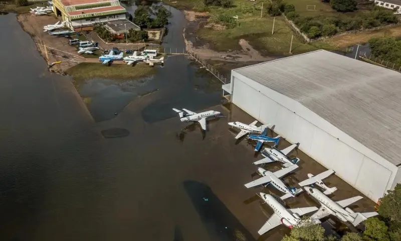 Imagem ilustrativa da imagem Aeroporto de Porto Alegre retoma check-in e embarque nesta segunda. Veja como será