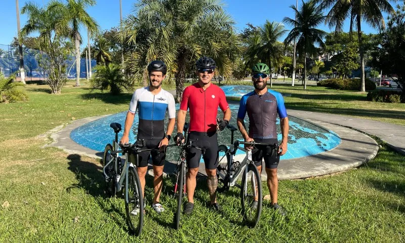 Imagem ilustrativa da imagem Atletas capixabas chegam ao Rio após pedalar mais de 500 quilômetros