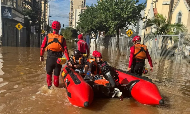 Imagem ilustrativa da imagem ES envia nova equipe de bombeiros para salvamento no Rio Grande do Sul