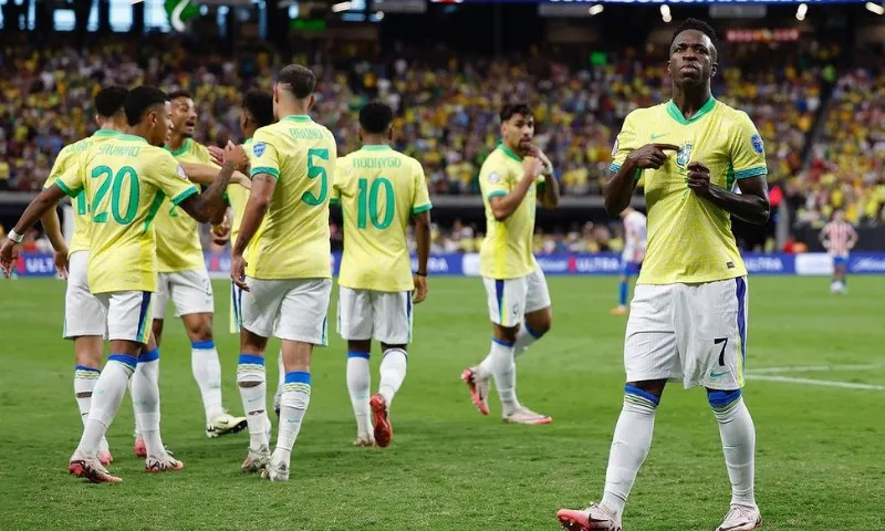 Imagem ilustrativa da imagem Brasil goleia na Copa América com brilho de Vini Jr e competência de jogador do ES