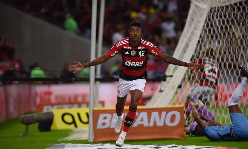 Imagem ilustrativa da imagem Bruno Henrique sofre trauma no pé esquerdo e vira o 8º desfalque do Flamengo