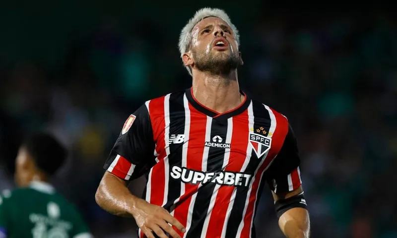 Imagem ilustrativa da imagem São Paulo derrota Nacional sem esforço e avança na Libertadores