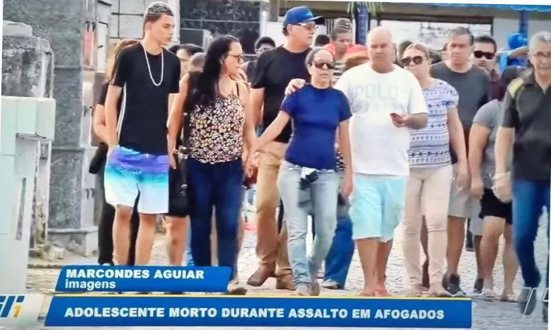 Imagem ilustrativa da imagem VÍDEO: Adolescente é esfaqueado após ter bicicleta roubada no Recife