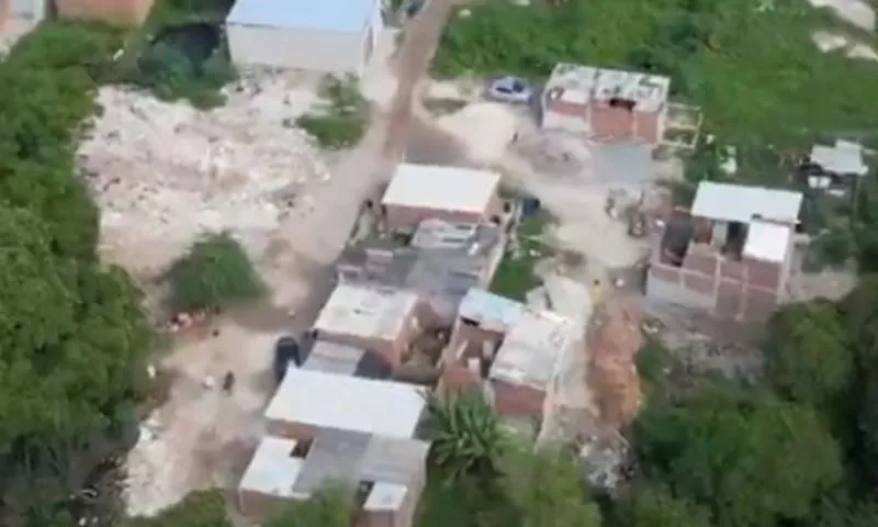Imagem ilustrativa da imagem Combate à criminalidade ambiental: Recife desmonta 15 construções ilegais
