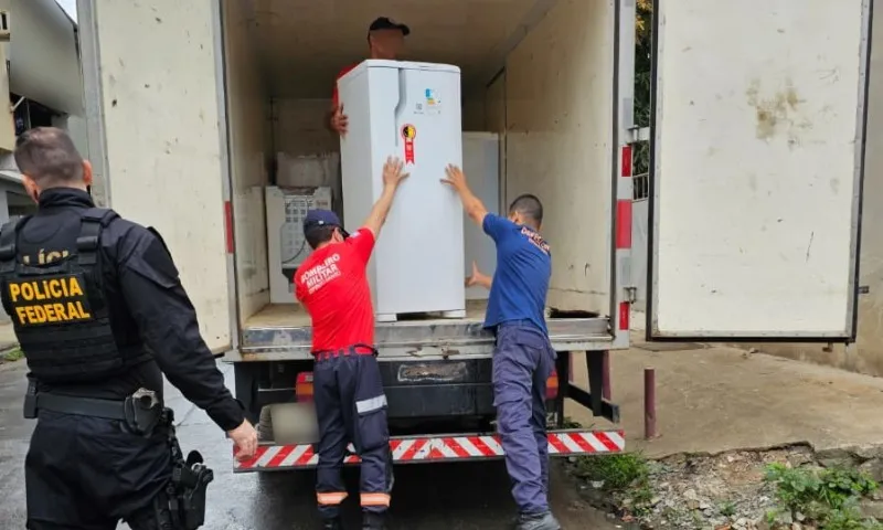 Imagem ilustrativa da imagem Após desvio de doações ao RS, compradores devolvem fogões e geladeiras no ES