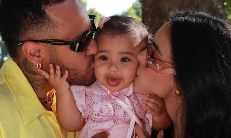 Imagem ilustrativa da imagem Filha de Neymar e Bruna Biancardi é consagrada na igreja evangélica; veja fotos