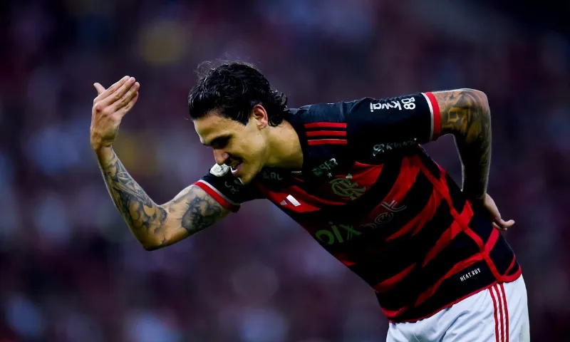 Imagem ilustrativa da imagem Flamengo derrota o Cruzeiro e mantém a liderança do Brasileirão