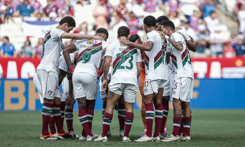 Imagem ilustrativa da imagem Fluminense e Grêmio fazem duelo de tricolores para abrir distância do Z-4