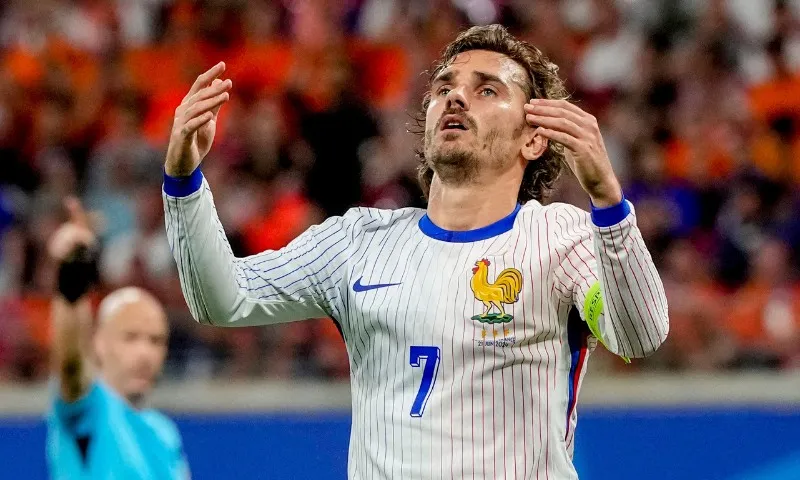 Imagem ilustrativa da imagem França estuda ter Griezmann no banco para surpreender Espanha e avançar à final