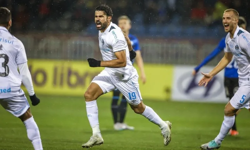 Imagem ilustrativa da imagem Grêmio vence com gol de Diego Costa e garante a classificação na Libertadores