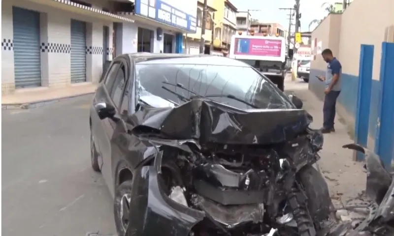 Imagem ilustrativa da imagem Motorista fica ferida após perder o controle do carro em Cariacica