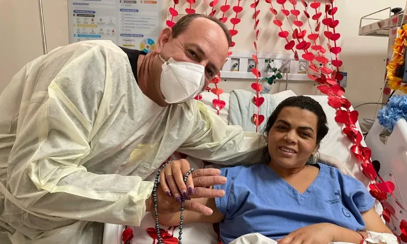 Imagem ilustrativa da imagem No Dia dos Namorados, paciente é pedida em casamento em UTI de hospital na Serra