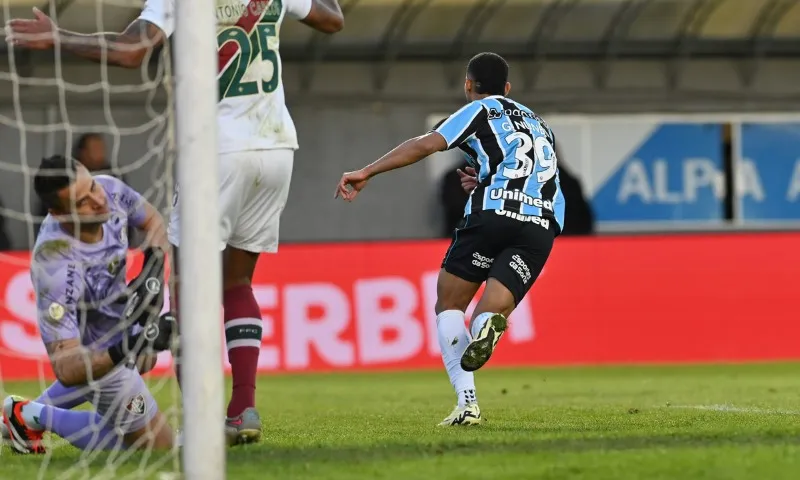 Imagem ilustrativa da imagem No duelo do Z4, Fluminense perde para o Grêmio e segue na lanterna