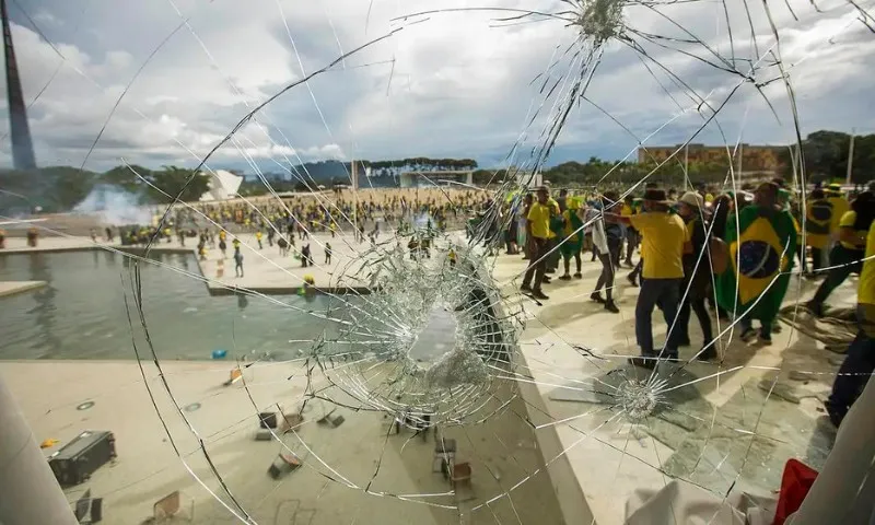 Imagem ilustrativa da imagem Narrativa golpista levou ao 8 de janeiro e atentado a bomba, diz PF