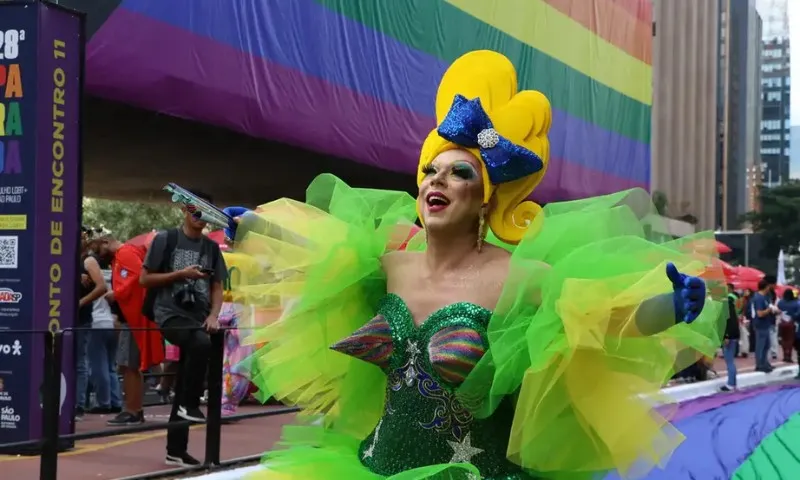 Imagem ilustrativa da imagem Parada LGBTQIA+ veste avenida Paulista de verde e amarelo neste domingo