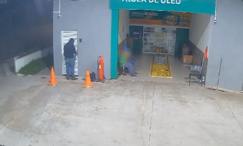 Imagem ilustrativa da imagem Posto de gasolina é assaltado e dono tem prejuízo de R$ 30 mil em Cariacica