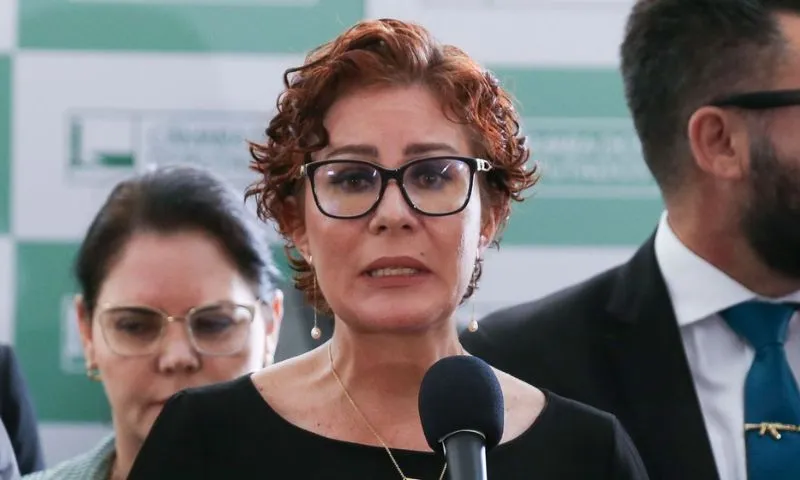 Imagem ilustrativa da imagem Moraes converte prisão de Carla Zambelli de preventiva para definitiva