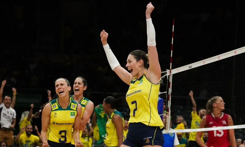 Imagem ilustrativa da imagem Seleção brasileira feminina de vôlei derrota o Canadá na estreia da Liga das Nações