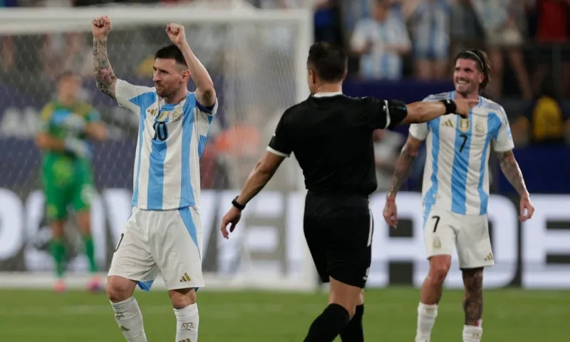 Imagem ilustrativa da imagem Sem sustos, Argentina vence Canadá com gol de Messi e vai à final da Copa América