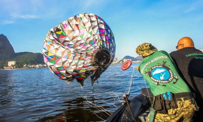 Imagem ilustrativa da imagem Soltar balão é crime: entenda os perigos e riscos dessa prática ilegal