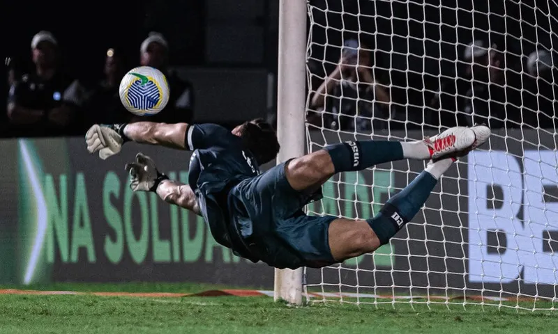 Imagem ilustrativa da imagem Vasco supera Fortaleza nos pênaltis e vai às oitavas da Copa do Brasil