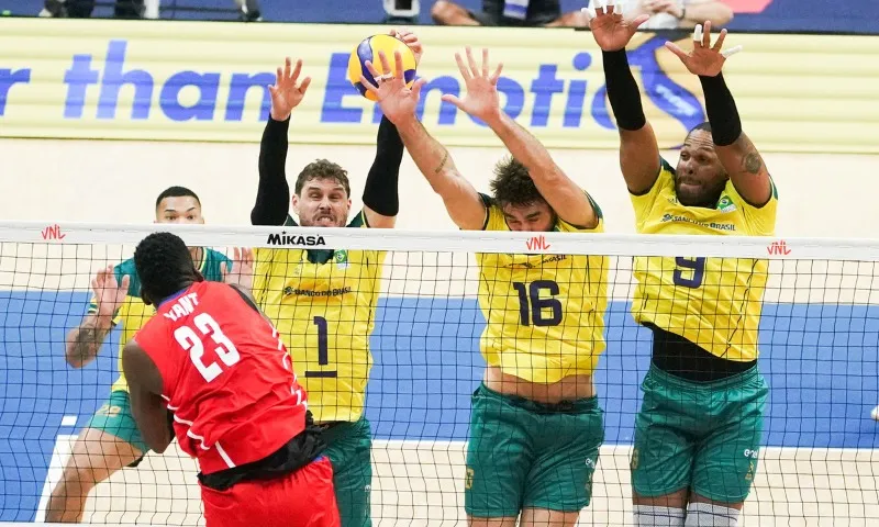 Imagem ilustrativa da imagem Vôlei: Brasil comete muitos erros e perde de Cuba na reestreia de Bernardinho