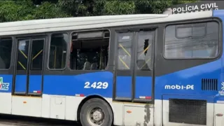 Imagem ilustrativa da imagem Assalto a BRT no Recife deixa um assaltante morto e outros quatro feridos