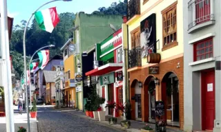 Imagem ilustrativa da imagem Desfile cívico em Santa Teresa promete espetáculo e inovação de carnavalescos