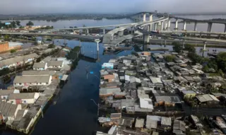 Imagem ilustrativa da imagem Falta de manutenção causou inundação em Porto Alegre, dizem especialistas