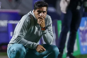 Imagem ilustrativa da imagem Abel Ferreira erra, e Palmeiras é atropelado pelo Fortaleza no Brasileirão