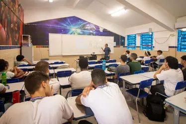 Imagem ilustrativa da imagem Aluno da rede pública pode ter bolsa para se manter na universidade. Veja como