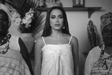 Imagem ilustrativa da imagem Anitta antecipa clipe sobre candomblé após perder 200 mil seguidores nas redes
