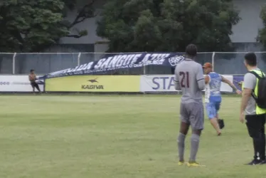 Imagem ilustrativa da imagem Árbitro de Vitória x Desportiva aponta que confusão começou com a torcida grená