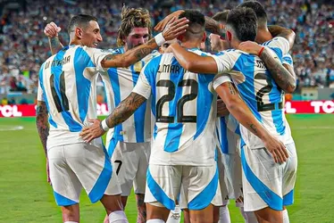 Imagem ilustrativa da imagem Argentina amassa Chile e avança para as quartas da Copa América
