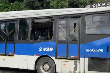Imagem ilustrativa da imagem Assalto a BRT no Recife deixa um assaltante morto e outros quatro feridos