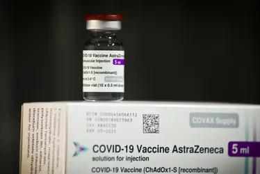 Imagem ilustrativa da imagem AstraZeneca retira vacina contra covid após admitir efeito adverso raro