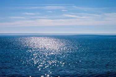 Imagem ilustrativa da imagem Banhista é resgatada com vida a 80 km da costa, 36h depois de ser levada pelo mar