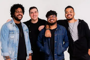 
          Imagem ilustrativa da imagem “Bênçãos Que Não Têm Fim” em versão pop rock com a Khorus
          