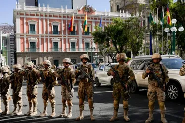 Imagem ilustrativa da imagem Militares tentam dar golpe de Estado na Bolívia e tomam praça sede da Presidência