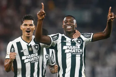 Imagem ilustrativa da imagem Botafogo aplica 3 a 0 no Atlético-MG e cola no líder Flamengo