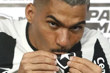 Imagem ilustrativa da imagem Botafogo apresenta Allan como reforço para o Brasileiro: 'Sempre fui torcedor'