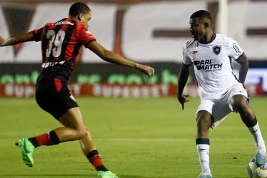 Imagem ilustrativa da imagem Botafogo bate o Vitória em estreia de Carpini e se classifica na Copa do Brasil