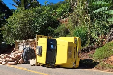 Imagem ilustrativa da imagem Caminhoneiro morre após ser atropelado pelo próprio veículo no Sul do ES