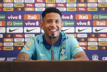 Imagem ilustrativa da imagem Capixaba Savinho despista sobre conversa com Guardiola e prioriza seleção