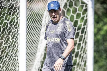 Imagem ilustrativa da imagem Carille diz que não recebeu proposta formal do Corinthians: 'Focado no Santos'