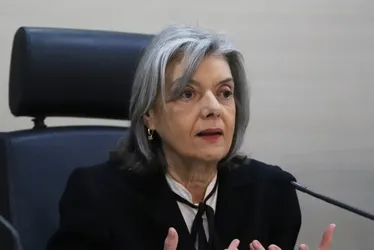 Imagem ilustrativa da imagem Cármen Lucia toma posse na presidência do TSE