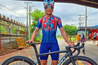 Imagem ilustrativa da imagem Ciclista campeã paulista morre atropelada durante treino em estrada de MG