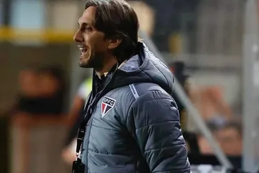 Imagem ilustrativa da imagem Classificação na Libertadores não deixa Zubeldía eufórico: 'É preciso pés no chão'
