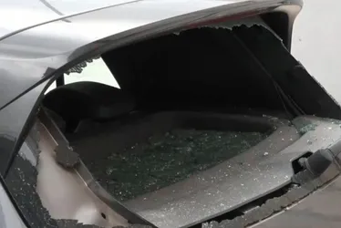 Imagem ilustrativa da imagem Cliente tem carro danificado após confusão com motoboy em Vila Velha