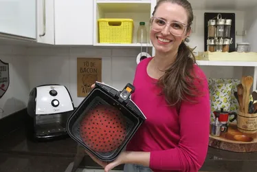 Imagem ilustrativa da imagem Aprenda a deixar sua air fryer limpinha
